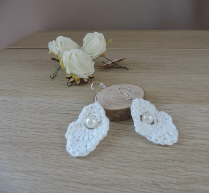 Les Crochets de Prune -boucles d'oreilles perles gouttes blanches1