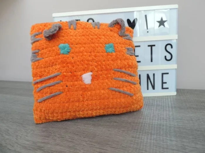 Les-crochets-de-prune-décoration-maison-coussin-tigre2