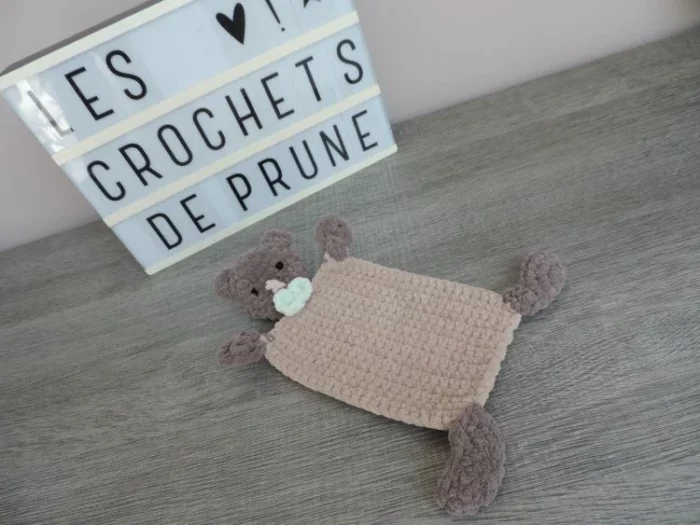 Les-crochets-de-prune-doudou-doudou-plat-ourson1