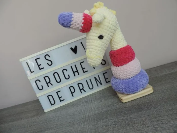 les-crochets-de-prune-jouets-tour-gigogne-licorne1