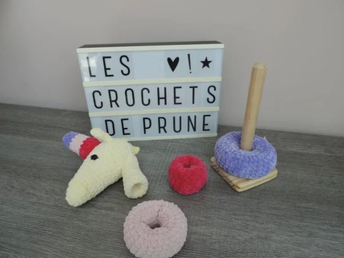 les-crochets-de-prune-jouets-tour-gigogne-licorne2