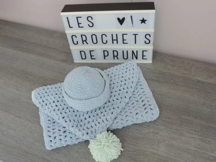 Les-crochets-de-prune-bébé-cocon-naissance-bleu1