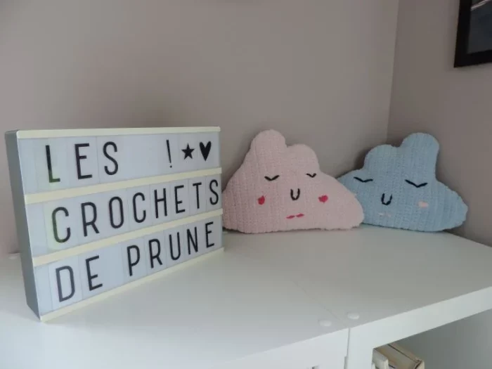 Les Crochets de Prune - nuages au crochet rose et bleu