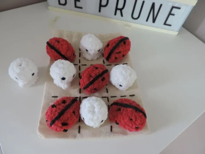 Les Crochets de Prune - Tic tac toe coccinelle méduse