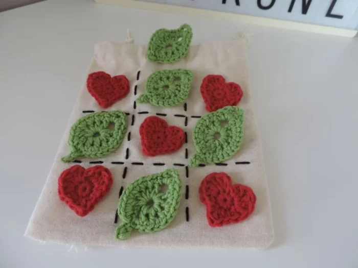 Les Crochets de Prune - Tic tac toe coeur feuilles