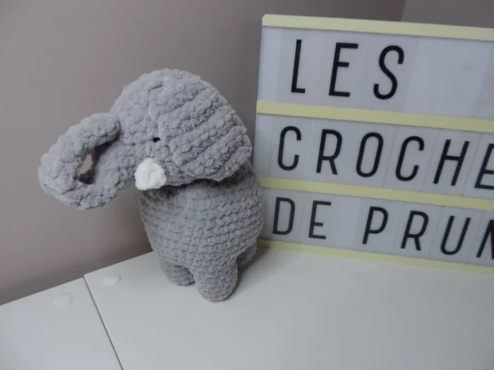 Doudou éléphant au crochet