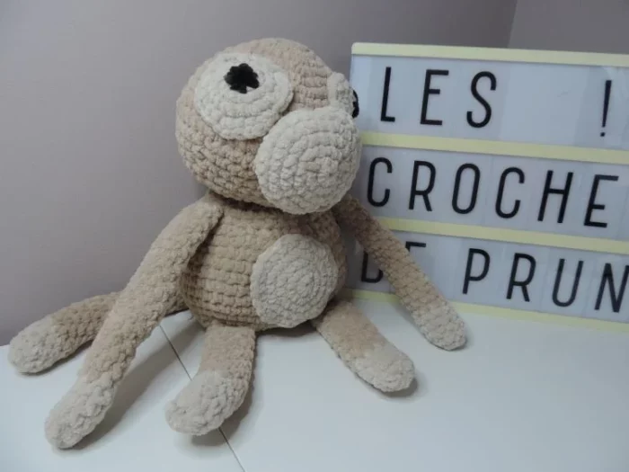 Doudou singe au crochet