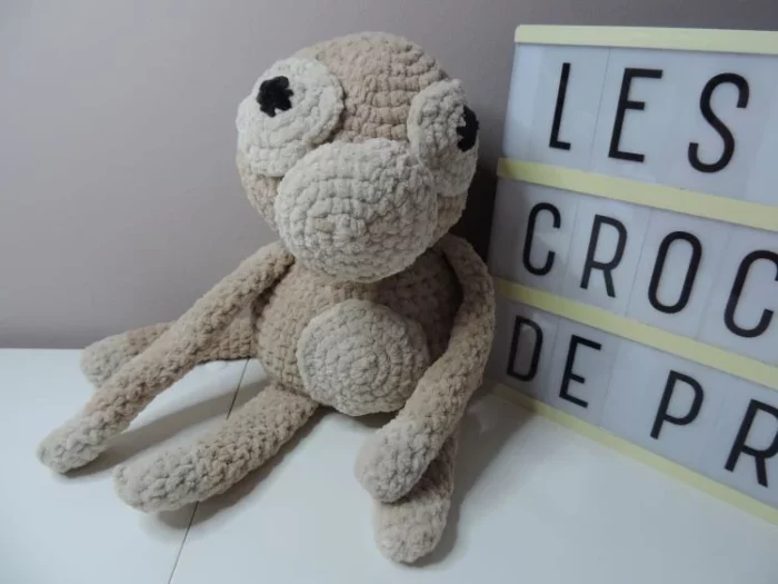 Doudou singe au crochet – Image 2