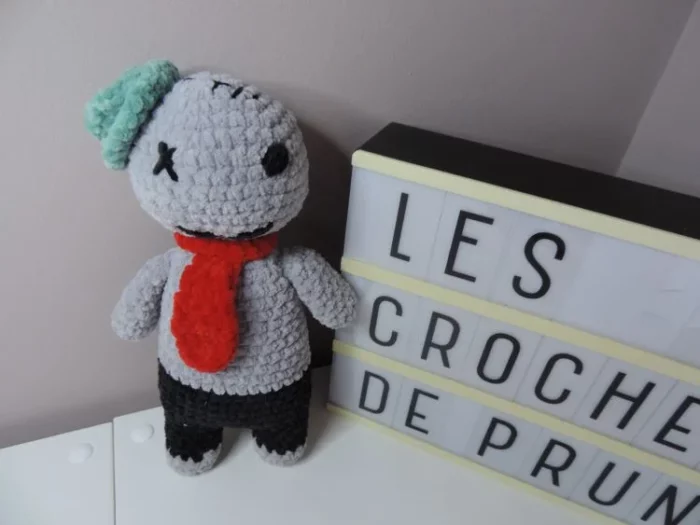 Doudou zombie sympa au crochet – Image 2