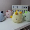 Doudou monstre au crochet : monstre à cornes