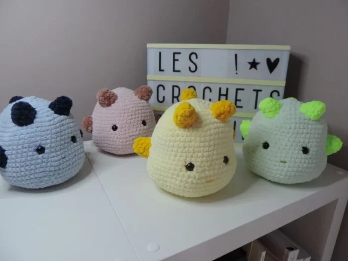 Doudou monstre au crochet : monstre à cornes