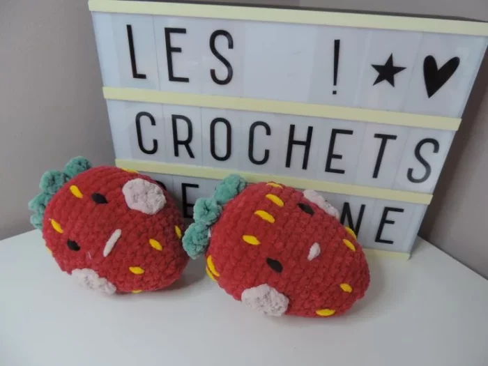 Doudou fraises au crochet