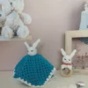 Doudou chiffon lapin au crochet, son anneau de dentition et son attache-tétine