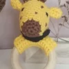 Doudou chiffon girafe au crochet, son anneau de dentition et son attache-tétine – Image 2