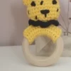 Doudou chiffon léopard au crochet, son anneau de dentition et son attache-tétine – Image 3