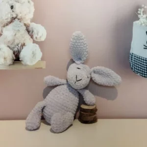 Lapin mauve au crochet