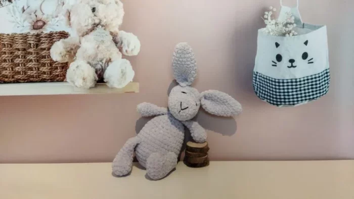 Lapin mauve au crochet