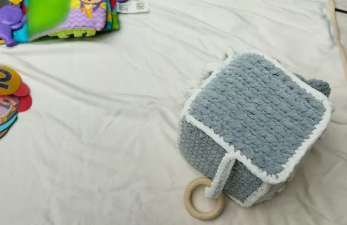 cube sensoriel éléphant inspiré de Montessori