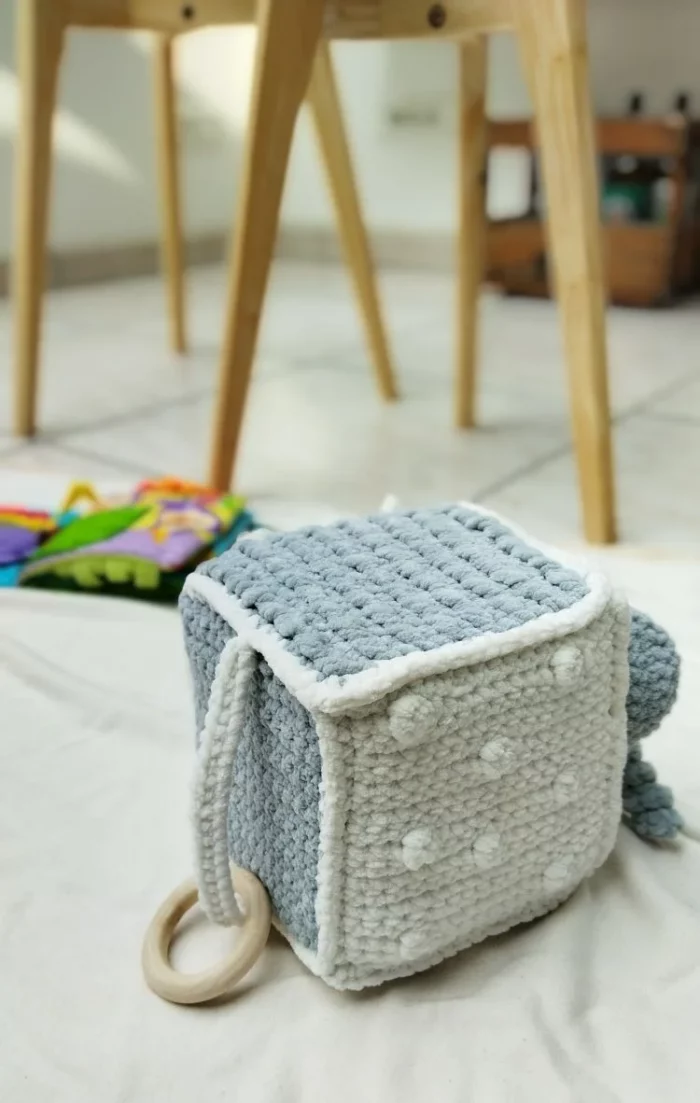 cube sensoriel éléphant inspiré de Montessori