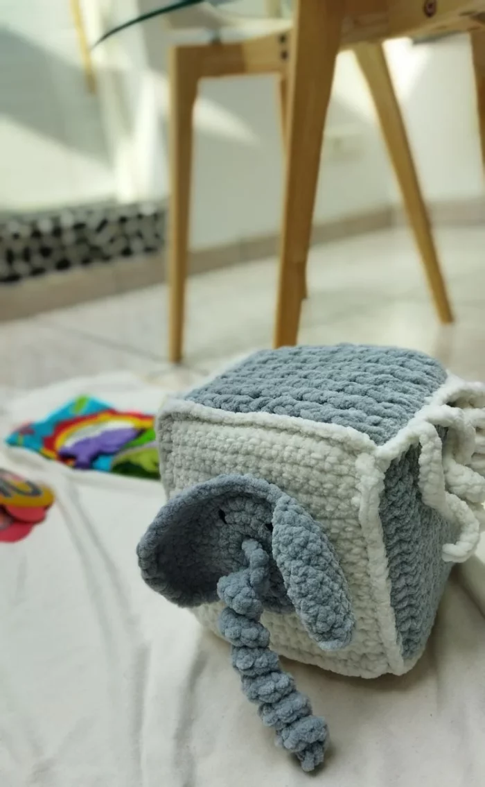 cube sensoriel éléphant inspiré de Montessori