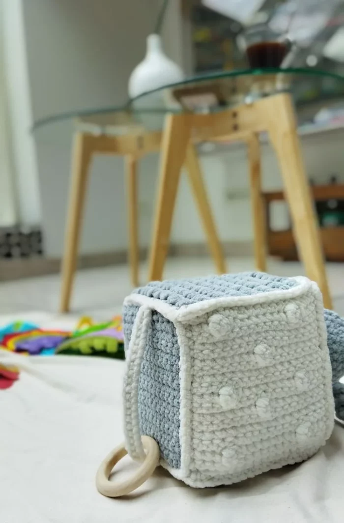 cube sensoriel éléphant inspiré de Montessori
