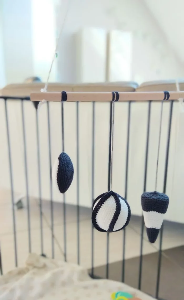 Mobile Montessori Munari noir et blanc