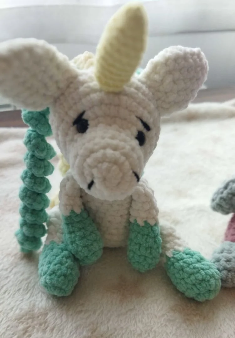 Licorne au crochet faite main, doudou amigurumi tout doux pour bébé – Image 5